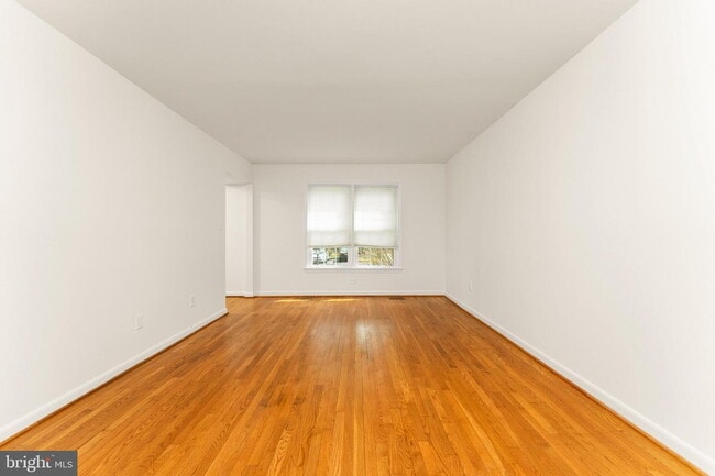 Photo - Spacious & Stylish North Shore Cluster Home Near Reston Town Center