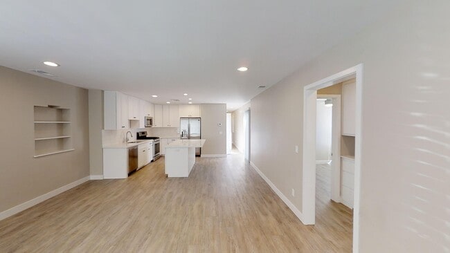 Photo - 5BD/3BA, Private Fenced Yard!!