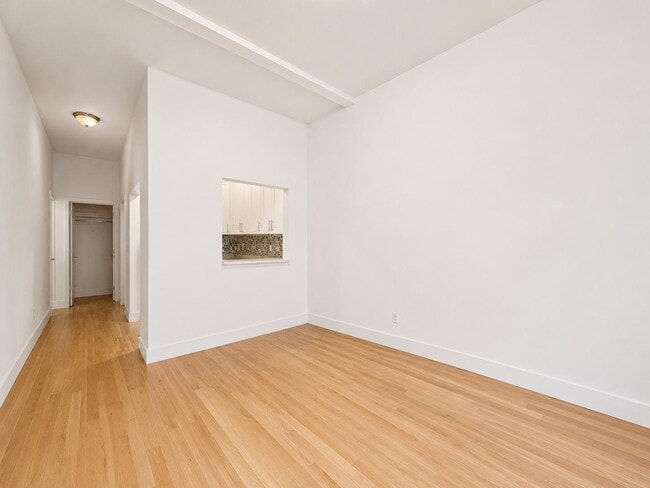 Photo - 346 W 52nd St Unidad 2A