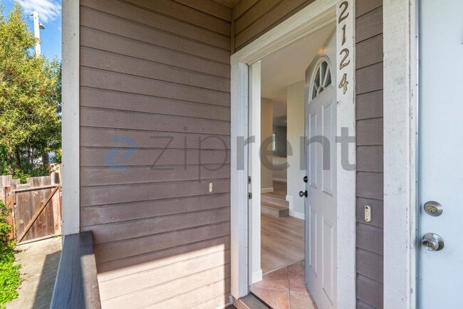 Photo - 2124 E 20th St