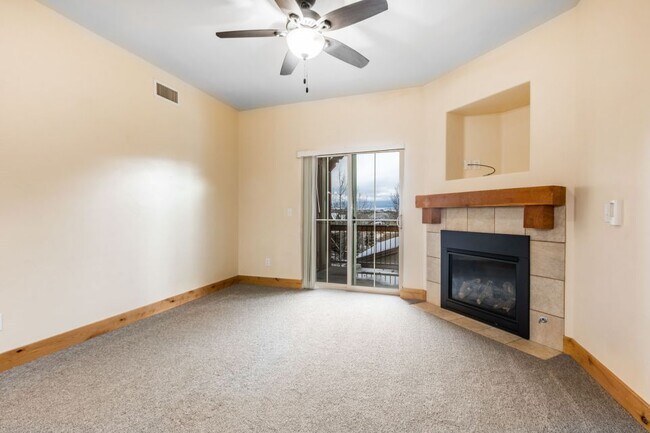 Living Room - 5519 Lillehammer Ln Unidad 1213