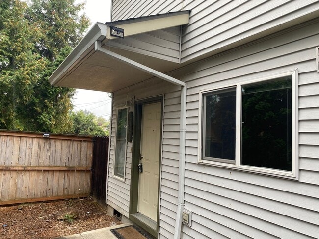 Photo - 10420 NE Glisan St Apartment Unit BB 10428 Glisan (2990)