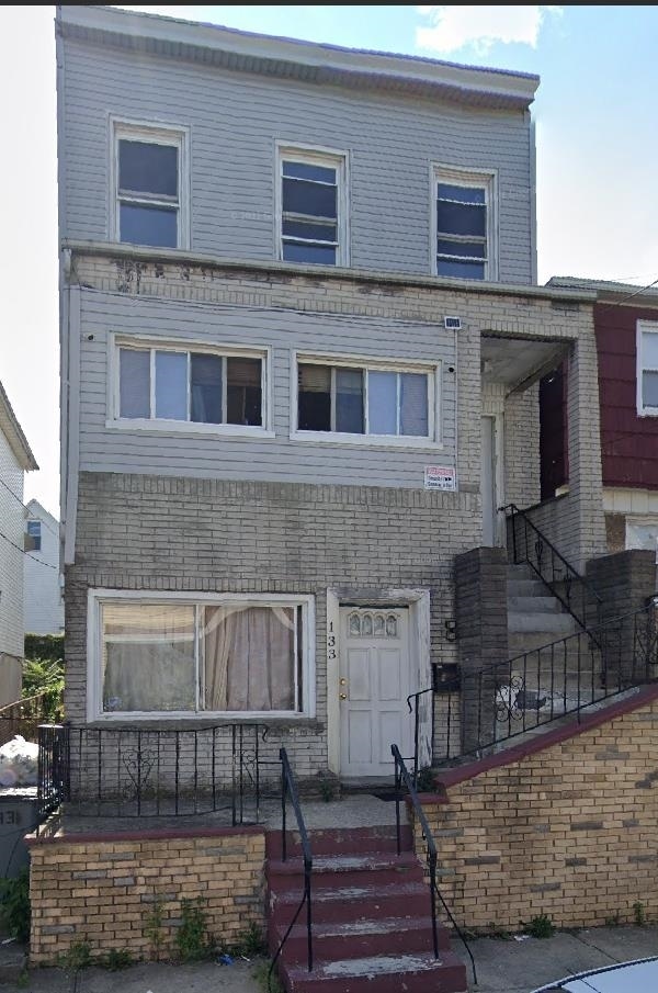 Building Photo - 133 Myrtle Ave Rental