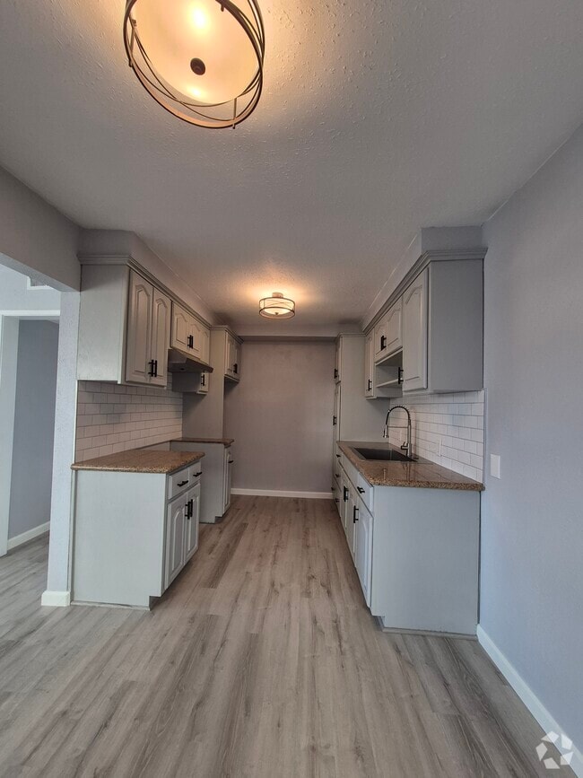 Building Photo - 404 N Garfield Ave Unit A Rental