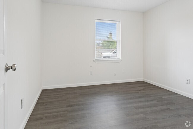 2BR, 1BA - 850SF - Second Bedroom