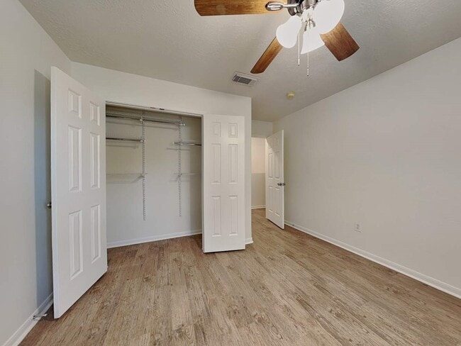 Building Photo - 28631 Hidden Lake W