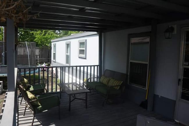 Photo - 503 Uhland Rd