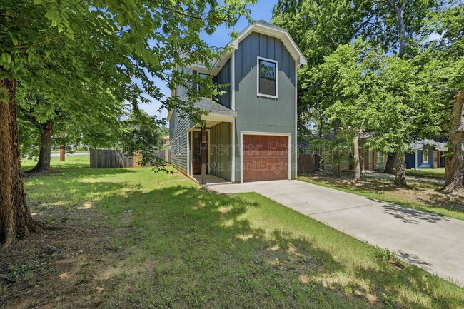 Photo - 931 W Collins St