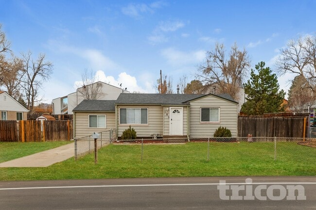 Photo - 185 N Harlan St