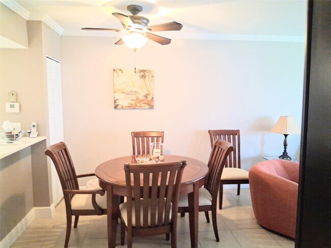 Photo - 1035 Hillsboro Mile Unit 25