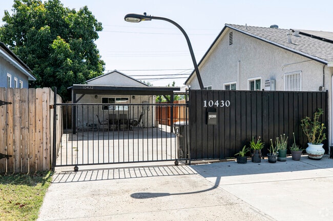 Building Photo - 10432 Langdon Ave Rental