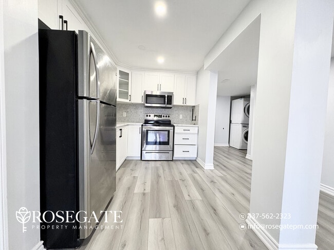 Photo - Pet-Friendly Walkout 2-Bedroom Basement Apartment with In-Unit Laundry – Welland Unit 2