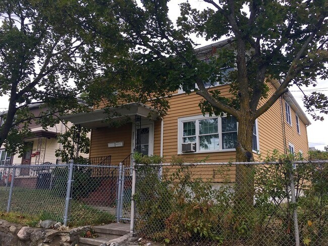 Photo - 553 Main St Unit 2