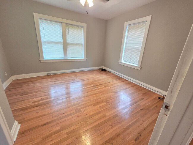 6611 Bartmer Ave Unit 6611 A Bartmer Ave (2nd Floor)