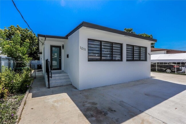 Building Photo - 1013 SW 9th Ave Unit 1
