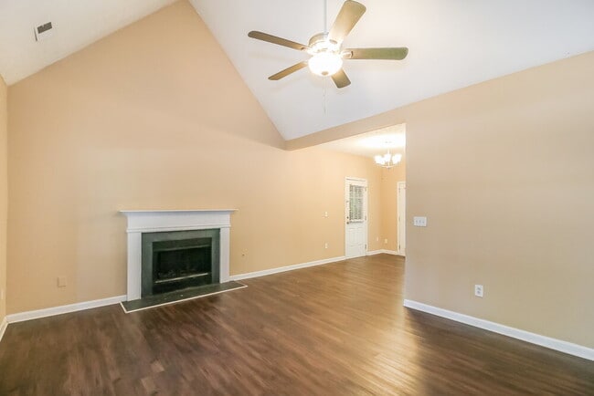 36 Stonehaven Dr