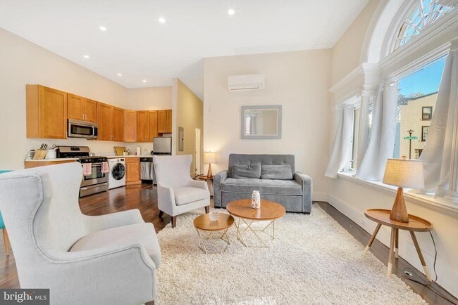 Photo - 1836 Delancey St Unit 2