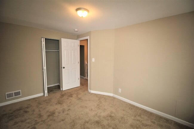 Photo - EXPERTLY DESIGNED 3 BEDROOM HOME IN DUNDALK!