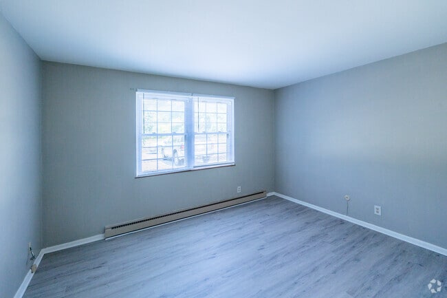 2 habitaciones, 1 baño - 976 pies cuadrados - Dormitorio - MILLSTONE APARTMENTS