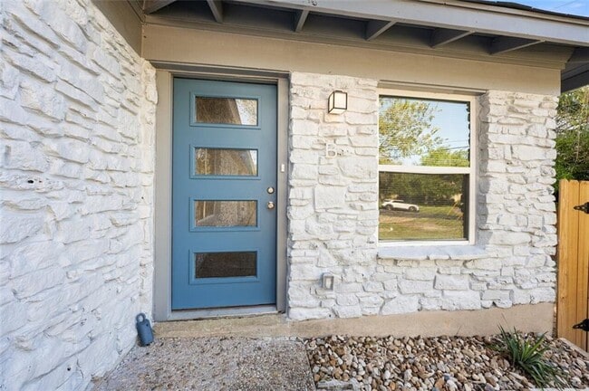 Photo - 2303 Metcalfe Rd