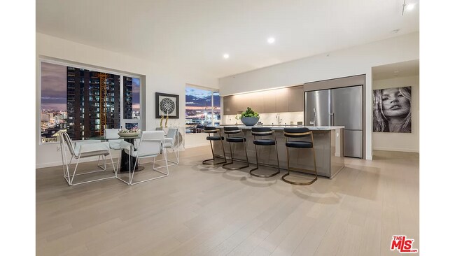 Kitchen - 1050 S Grand Ave Unidad 2105