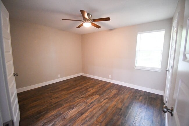 Photo - 4 bdrm, 2 bath - NEWLY Remodeled