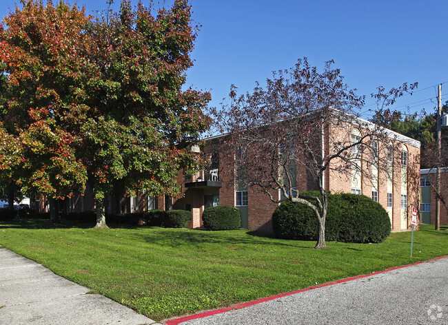 Building Photo - Brendan Court Apartments