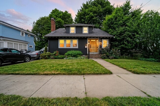 Photo - 34 Lynde Ave House