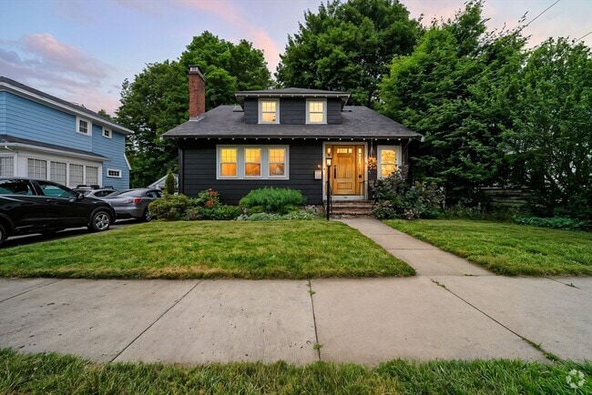 Building Photo - 34 Lynde Ave Rental