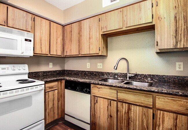 Building Photo - 18511 Egret Bay Blvd Unit 606