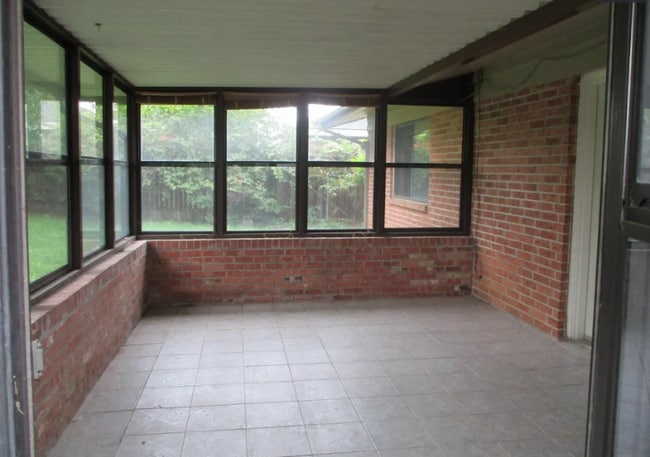 2026 Harvard Dr