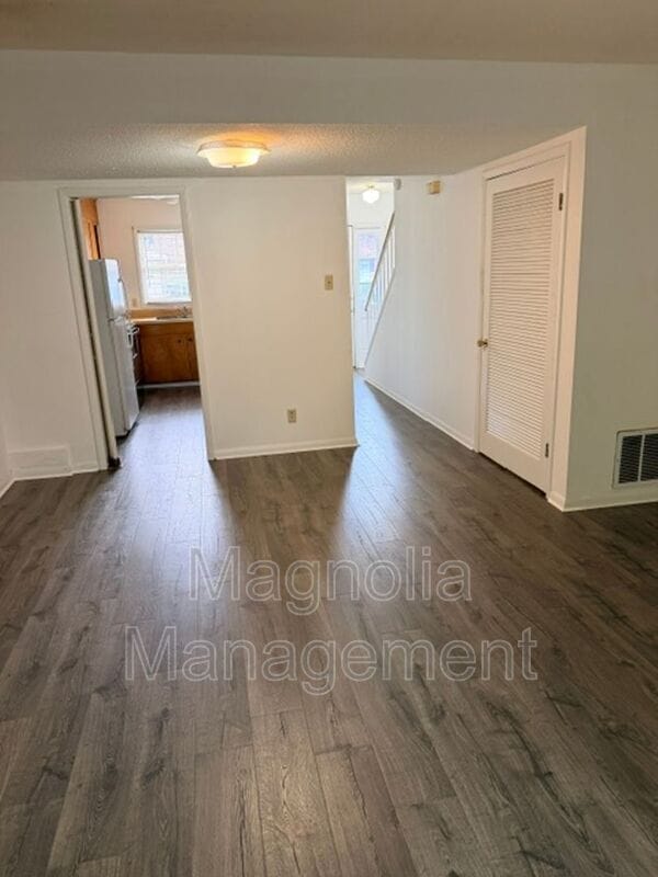 Photo - 1932 Oxford Rd Unit Apt E