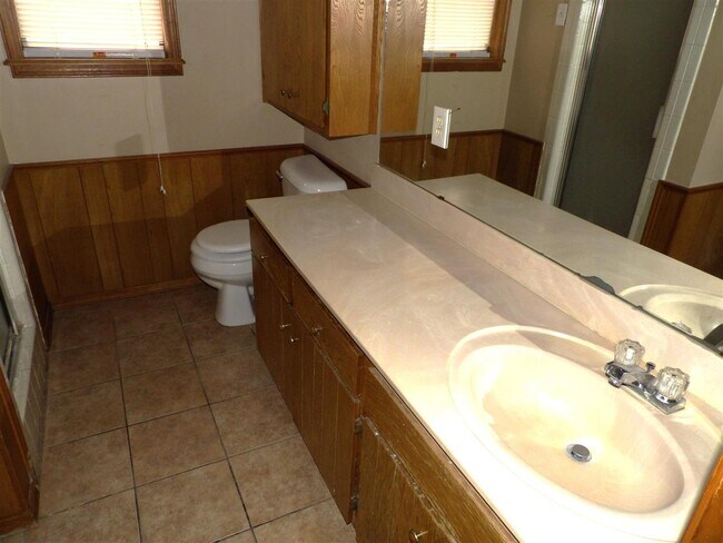 Photo - 1913 NE 35th St