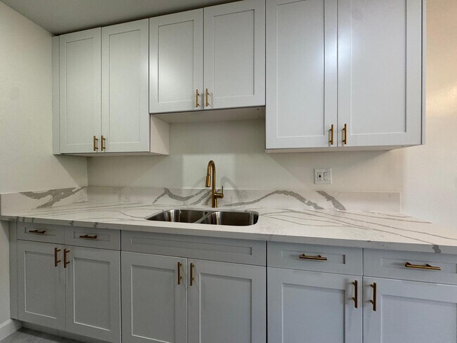 Photo - 5179 Fountain Ave