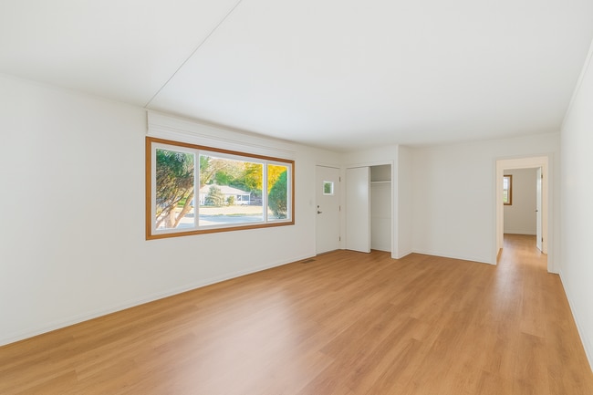 Photo - 231 Schilling St