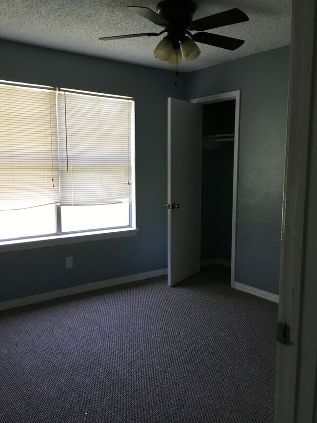 Photo - 1600 Kings Rd