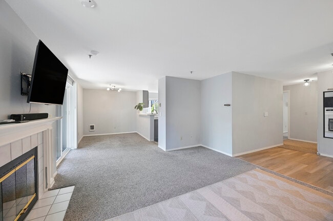 Building Photo - 12530 109th Ct NE Unit F204