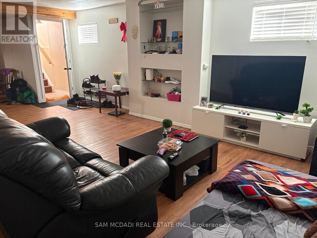 Photo - 87 Rundle Crescent