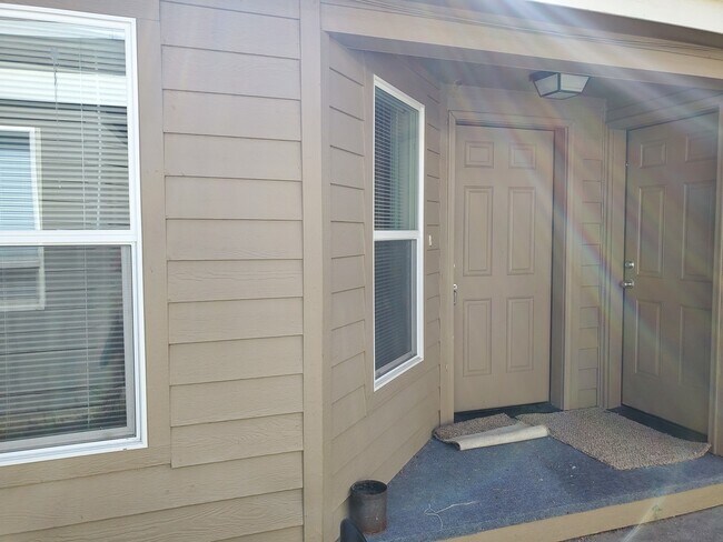 Photo - 1320 SW Obsidian Ave