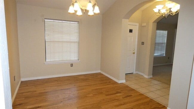 Photo - 17 NW Millcreek Rd