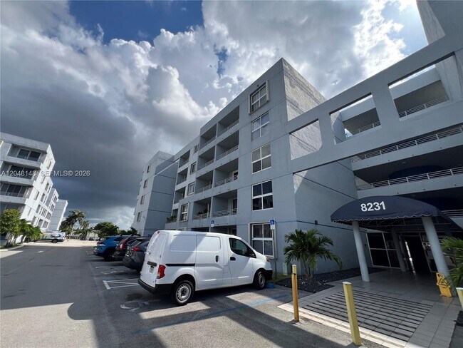 Building Photo - 8231 NW 8th St Unit 2-310