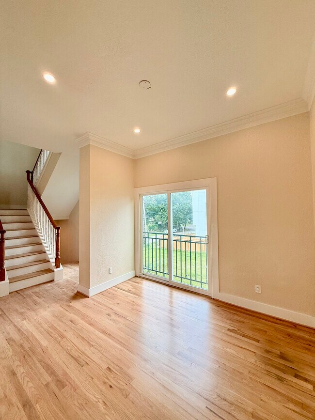 Photo - 1323 Rosewood St