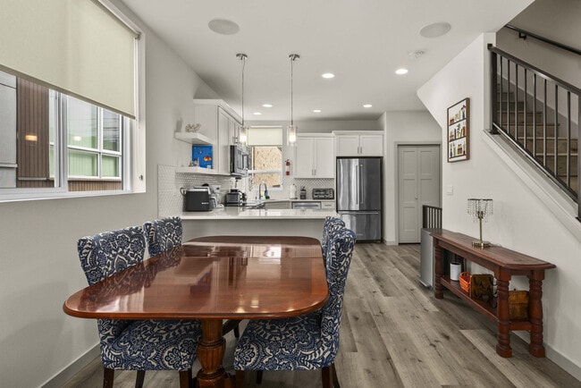 Photo - 5210b Brooklyn Ave NE Unidad SI ID1514091P