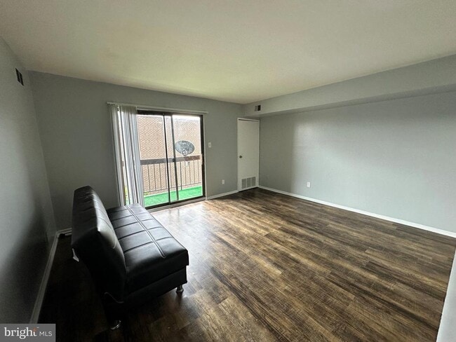 Photo - 2727 Rhawn St