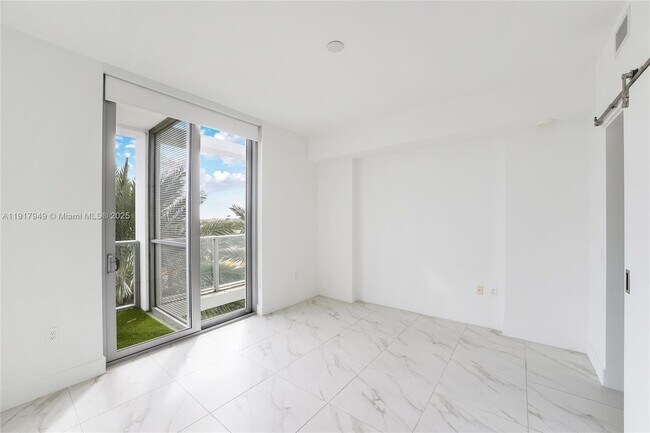 Photo - 2000 Metropica Wy Unit 306