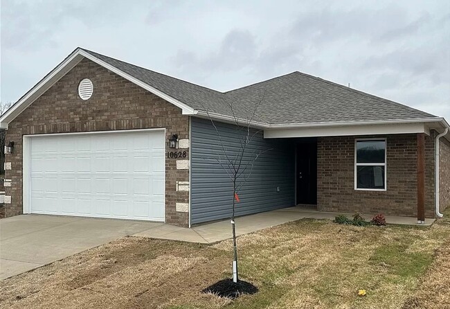 One Level/Four Bed/Two Bath/Two Car Garage... - One Level/Four Bed/Two Bath/Two Car Garage... House