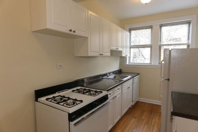 Photo - 555 W Aldine Ave Unit J04W