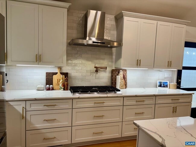 Photo - 292 Blackthorn Ln