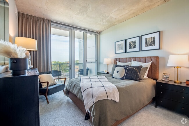 2BR, 2BA - 1082SF