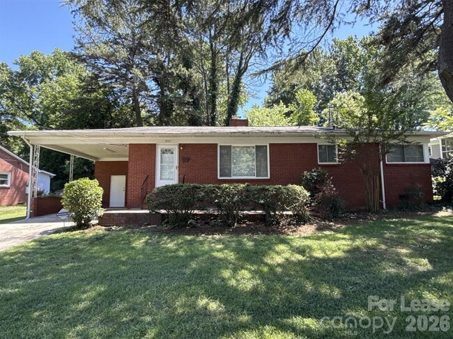 Building Photo - 932 Hickory Nut St